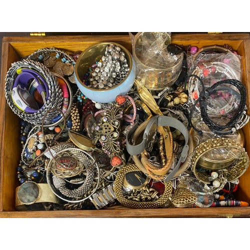 13 - A box of assorted costume jewellery -