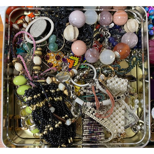 27 - A quantity of costume jewellery -