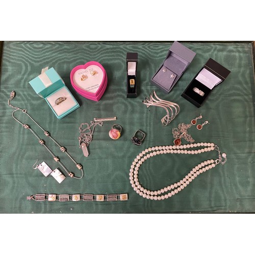 44 - A quantity of mostly silver jewellery, including wave bangle, amber pendant and earrings, Hong Kong ... 