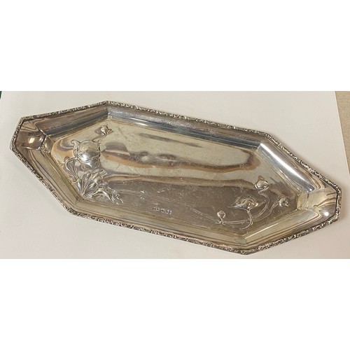 63 - An Art Nouveau silver tray, Sheffield 1901, of elongated octagonal form, with floral detail -