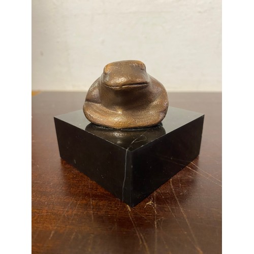 74 - A 20th century bronze of a stylised toad, on square base -