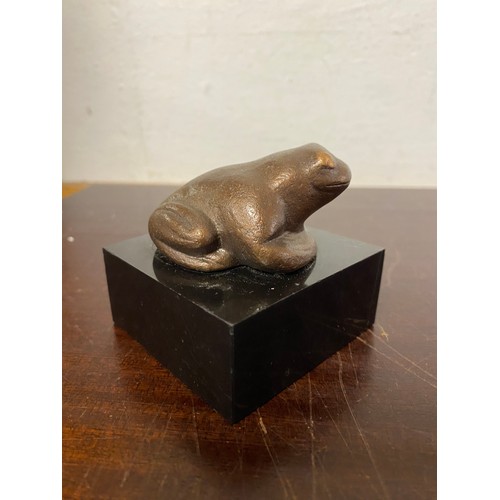 74 - A 20th century bronze of a stylised toad, on square base -