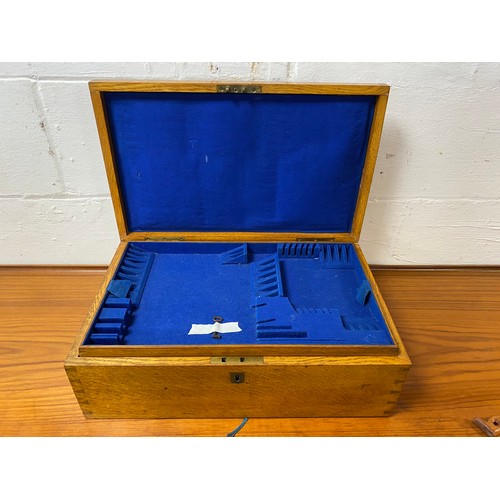 160 - An oak canteen box, with key -