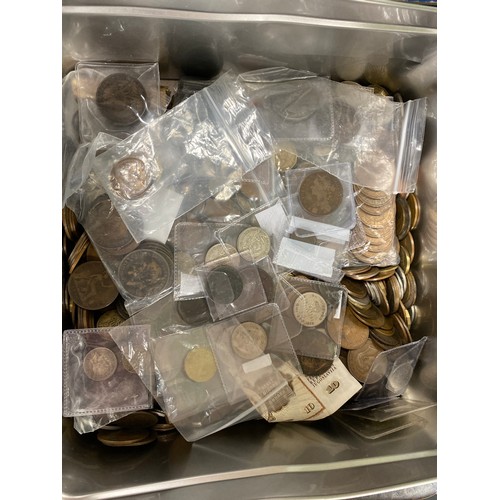 178 - Coins: a quantity of GB and foreign silver and other coins, including 1950 penny -