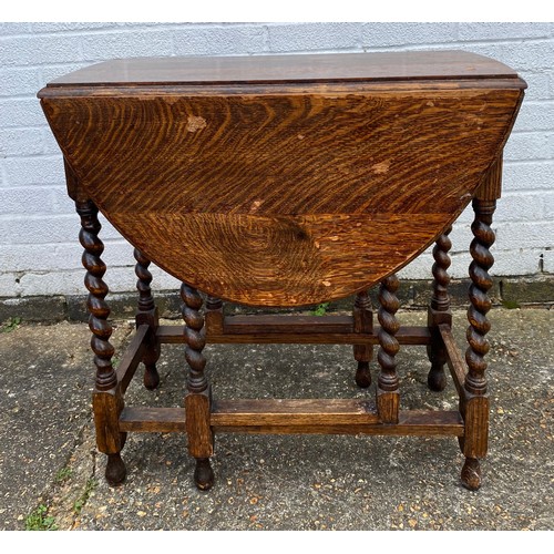 281 - An oak gateleg table, on barleytwist supports -