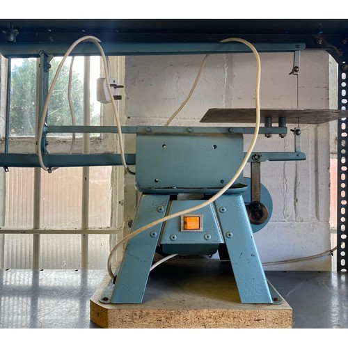 379 - A bandsaw -