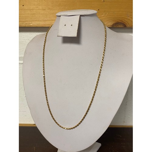 3 - A 9ct gold faceted link necklace -