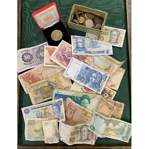 185 - A GB and World mix of coinage, banknotes, commemoratives etc -