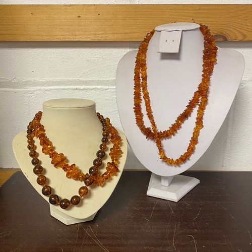 14 - A group of three amber necklaces and another spherical bead necklace (4) -