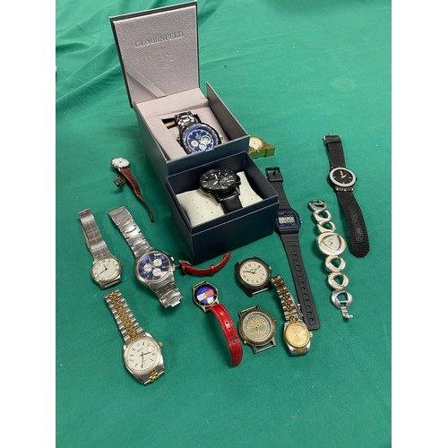 12 - A small quantity of wristwatches -