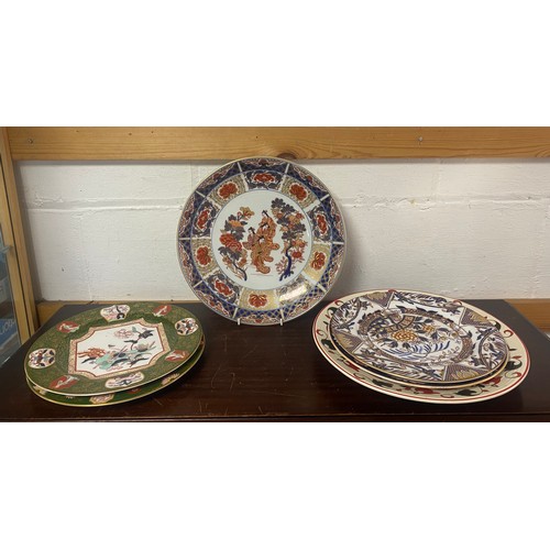 130 - A group of six plates, including Japanese style wall plate,  Masons cabinet plates etc -