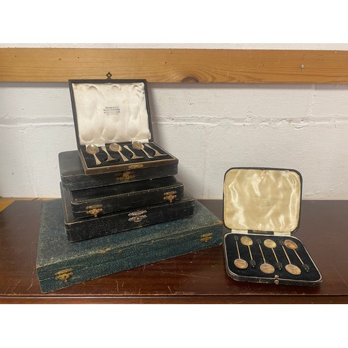 30 - A cased set of six Elizabeth II silver teaspoons, Birmingham 1955, together with a cased set of silv... 