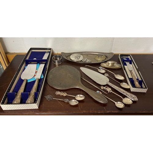 58 - A mixed lot of silver items, various dates and makers, to include hand mirror, nail buffer, spoons e... 