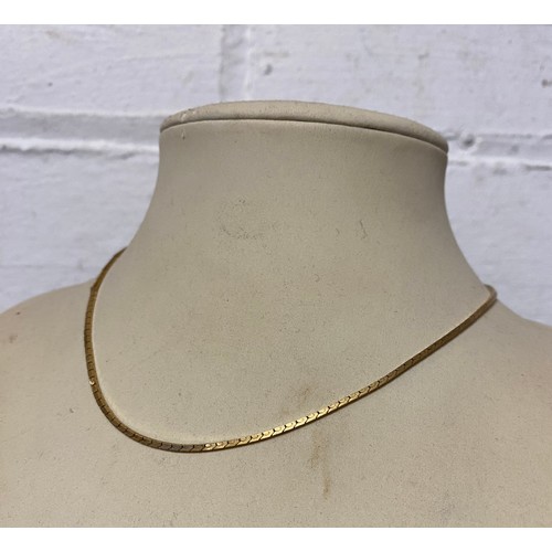 62 - A 9ct gold necklace -