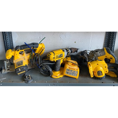 411 - A quantity of De Walt tools -