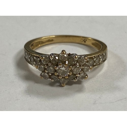 86 - A diamond cluster ring, set with approximately 1/2 carat of diamonds in 9ct gold -