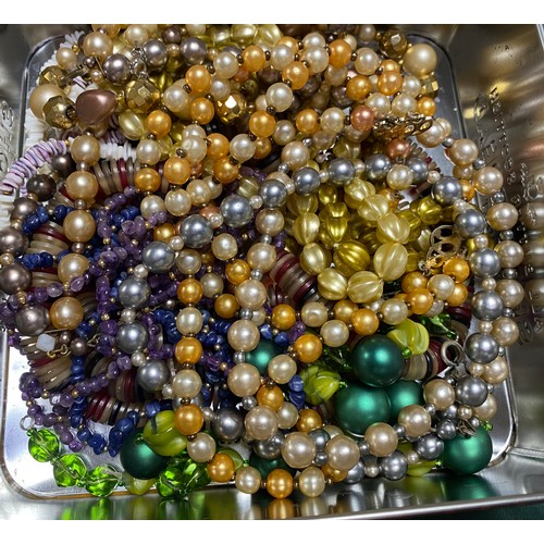 20 - A quantity of costume jewellery -