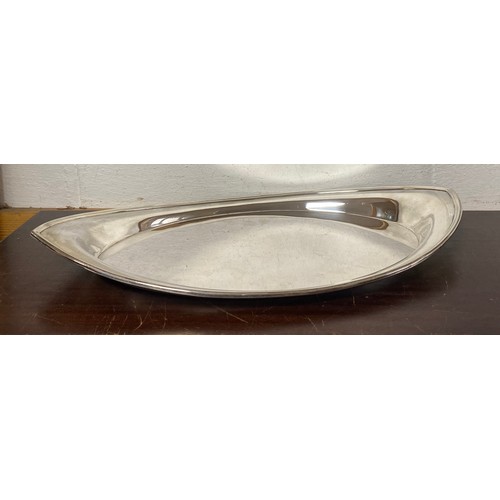53 - A George V silver tray, London 1911, of elliptical shape -