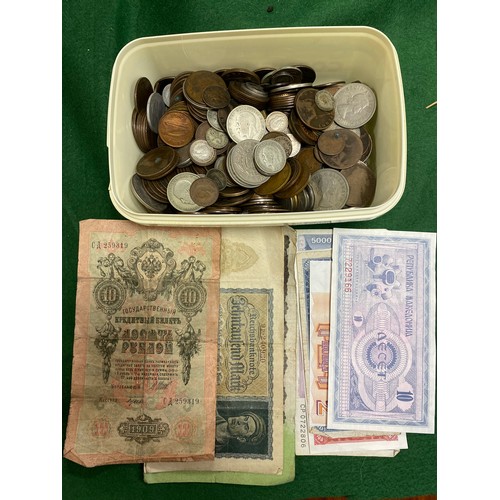 180 - Coins: a quantity of British and World coinage, QV-EII, mostly pre-decimal, including silver, a few ... 