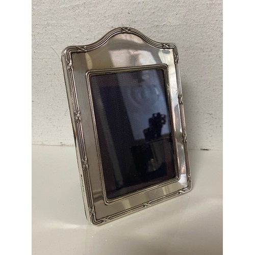 82 - A modern silver photograph frame -