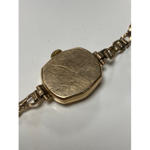 28 - A lady's 9ct gold cased wristwatch, the circular dial with arabic markers, to 9ct bracelet strap -