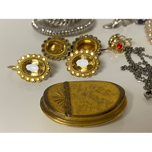 48 - A vintage paste set tiara/hair ornament, together with various antique paste and other jewellery ite... 