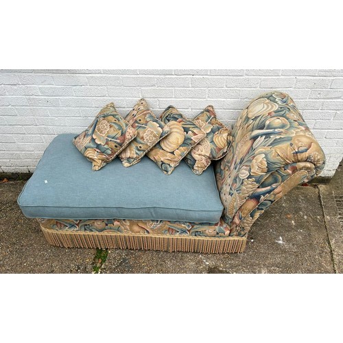 341 - A scroll end chaise longue -