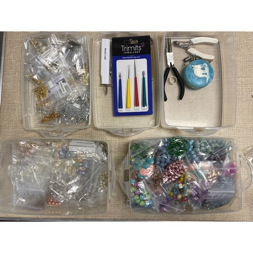 17 - A small quantity of costume jewellery, beads, fixings, etc -