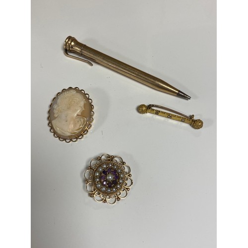 35 - A 9ct gold brooch set with a pearl and amethyst cluster, together with a 9ct gold mounted cameo broo... 