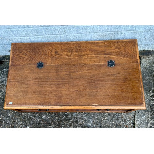 378 - An oak table top clerks writing desk  (no stand) -