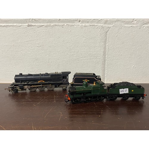 318 - A Hornby 00 gauge BR Queen Victoria loco and tender, together with a Hornby N gauge Mainline loco an... 