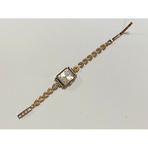 67 - A lady's 9ct gold cased wristwatch, to 9ct bracelet strap -