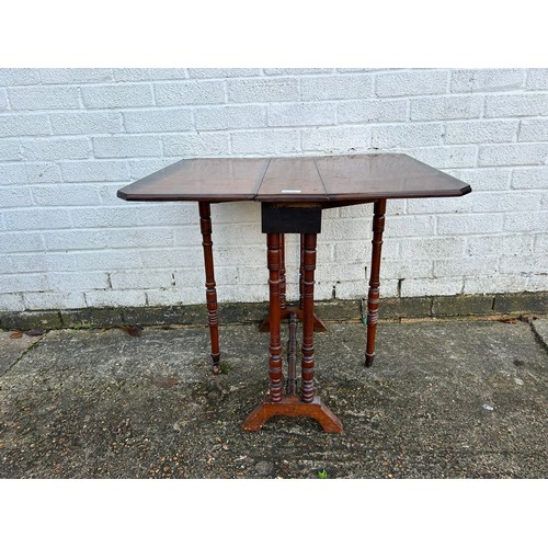 404A - A Sutherland style table -