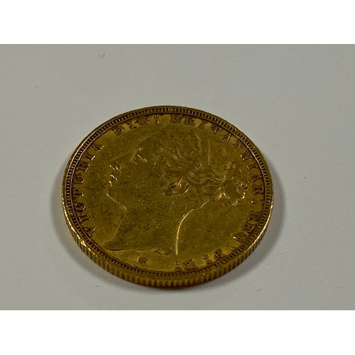 34 - A Queen Victoria 1885 sovereign -