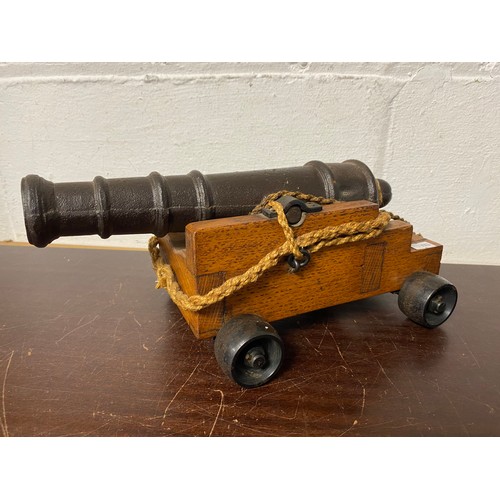 67 - A table cannon -