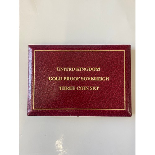 20 - A 1992 United Kingdom gold proof Sovereign three-coin set, no 158, comprising double, full and half ... 