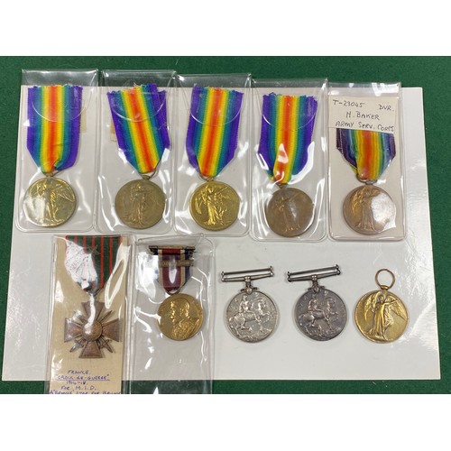 100 - A collection of WWI medals, including five Great War medals with ribbons, two 1914-1918 medals and a... 