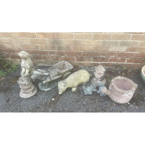 A quantity of garden ornaments -