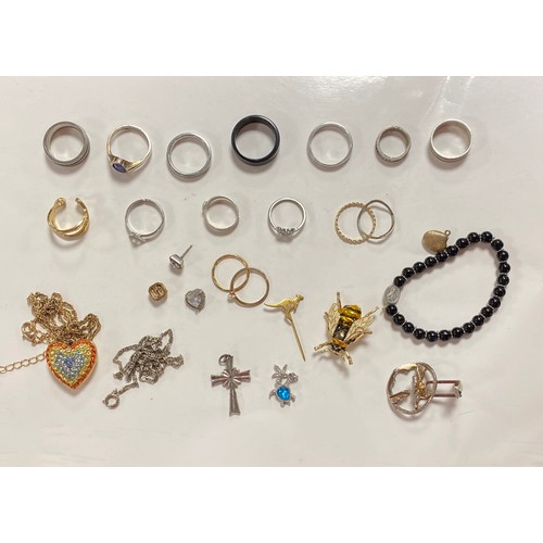 27 - A small quantity of silver and costume jewellery -
