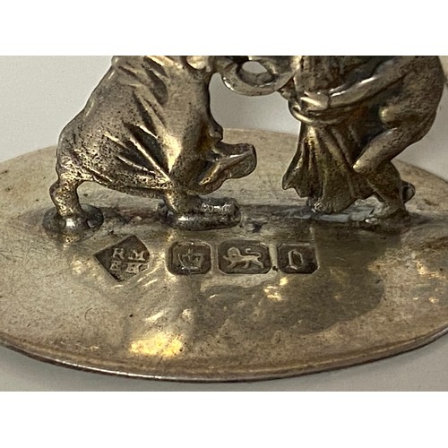 34 - A set of four Edwardian silver menu holders, Sheffield, 1906, each with floral decoration -