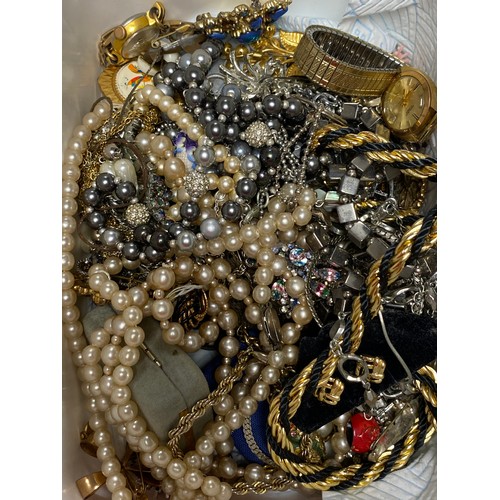 3 - A pair of 9ct gold tricolour ear pendants, other earrings and costume jewellery -
