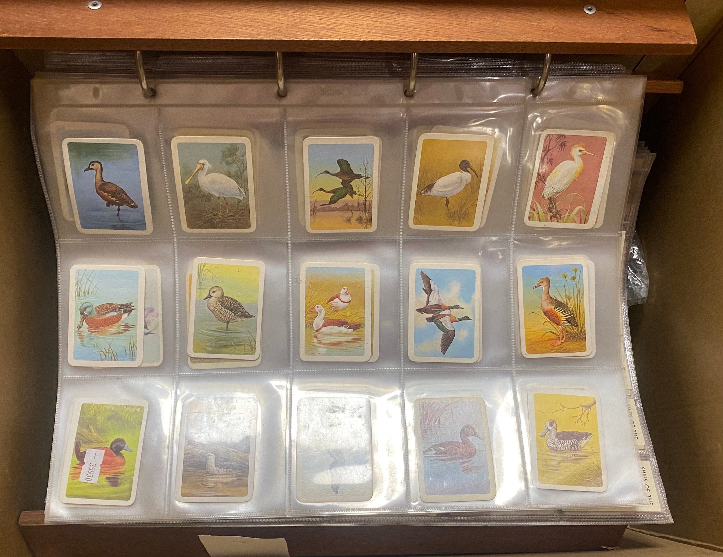 Cigarette Cards: A large quantity of cigarette and trade cards, some ...