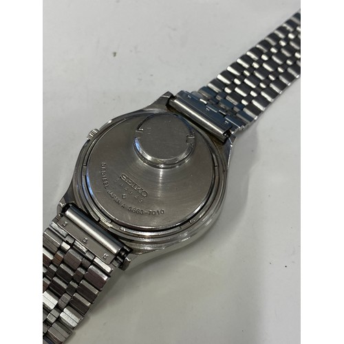 11 - A Seiko on quartz wristwatch, with green dial and steel strap -