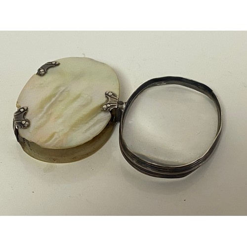 20 - A Georgian silver and mother-of pearl magnifying glass, oval and with slide out lens -