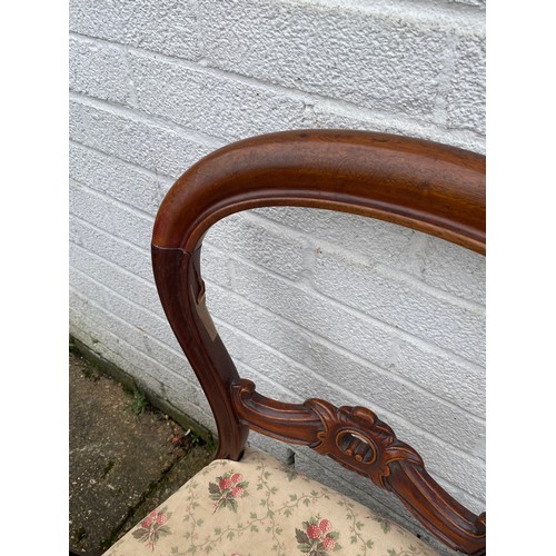 413 - A set of Victorian balloon back dining chairs -