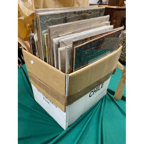 353 - A quantity of vintage jigsaw puzzles -