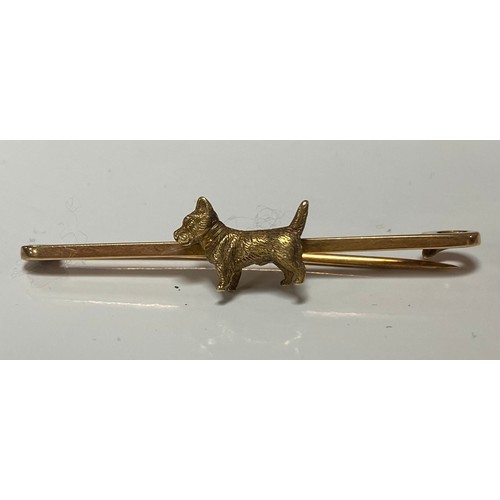 94 - A 15ct gold bar brooch, applied with a dog -