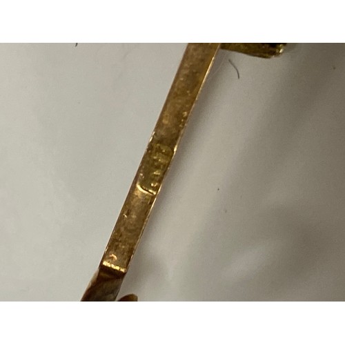 94 - A 15ct gold bar brooch, applied with a dog -