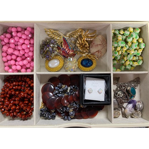 97 - A jewellery box and contents -