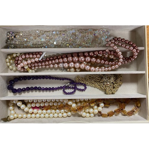 97 - A jewellery box and contents -